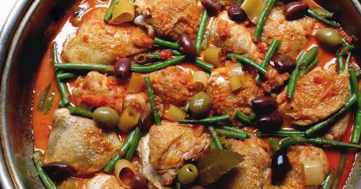 LowCarb Paprika Chicken with Tomatoes, Green Beans and Olives