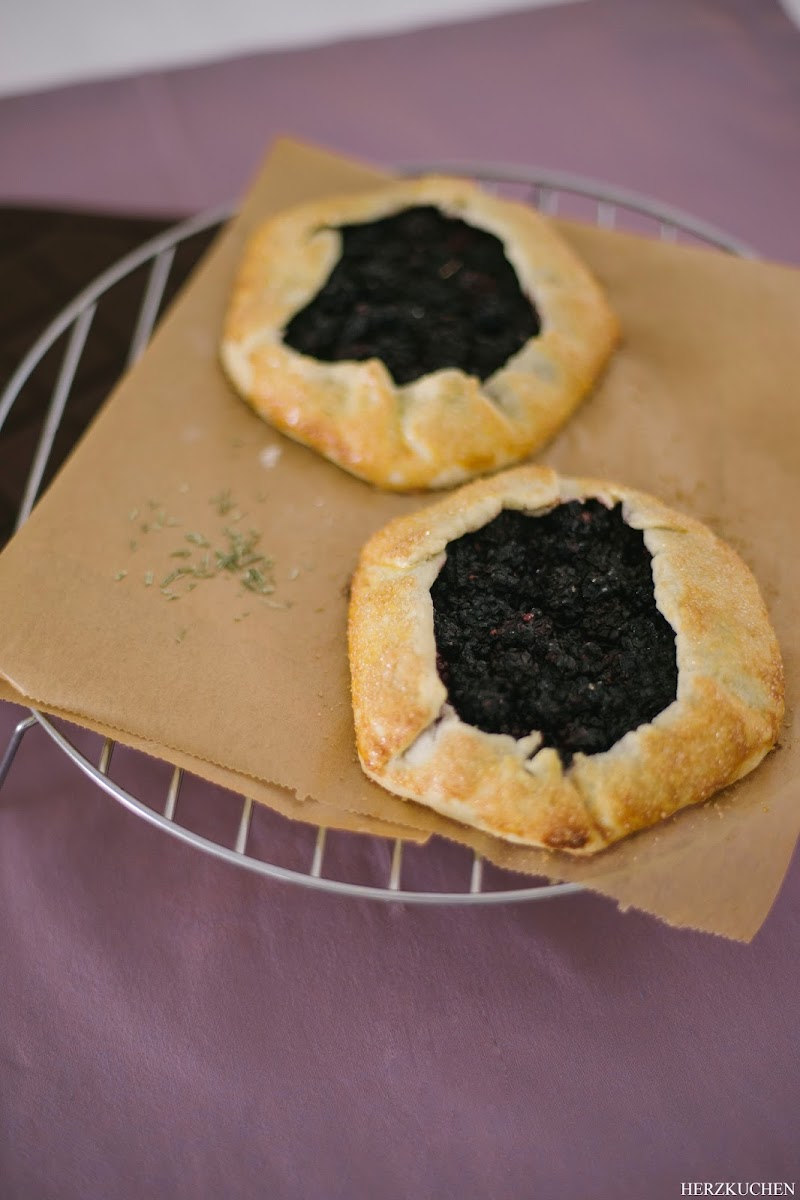 Brombeer-Rosmarin-Galette