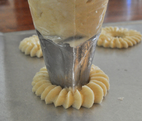 shaped cookies brown cookie chrysanthemum shaped cookies shaped cookies brown cookie chrysanthemum shaped cookies
