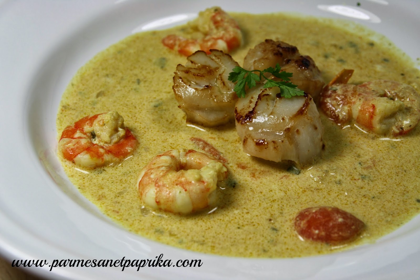 Parmesan et Paprika Saint Jacques au Lait de Coco et Curry {Concours