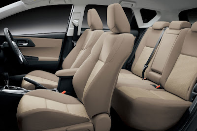 toyota-auris-2013-1