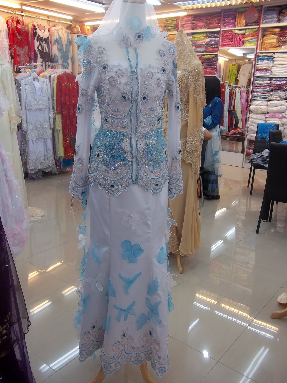 Ayu Fashion Boutique: Baju Pengantin Design Baru beserta dengan veil