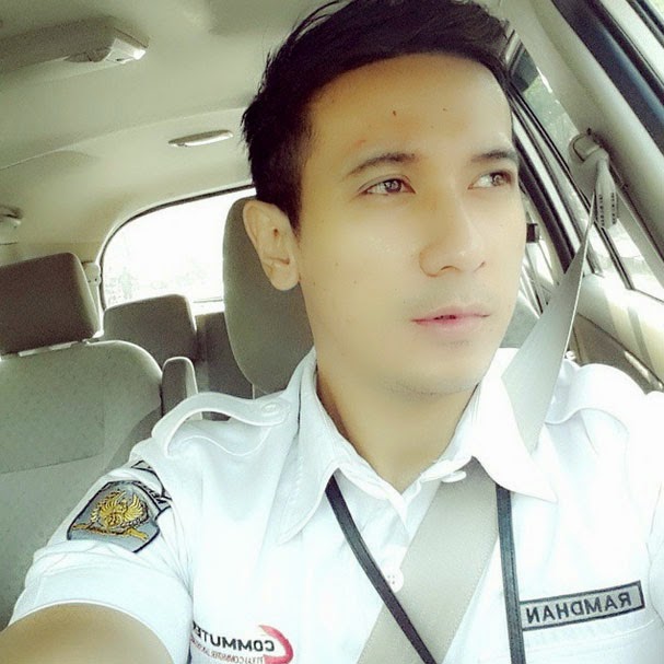 Foto Yudi Ramdhan si Petugas KRL Commuter Ganteng Foto Yudi Ramdhan si Petugas KRL Commuter Ganteng