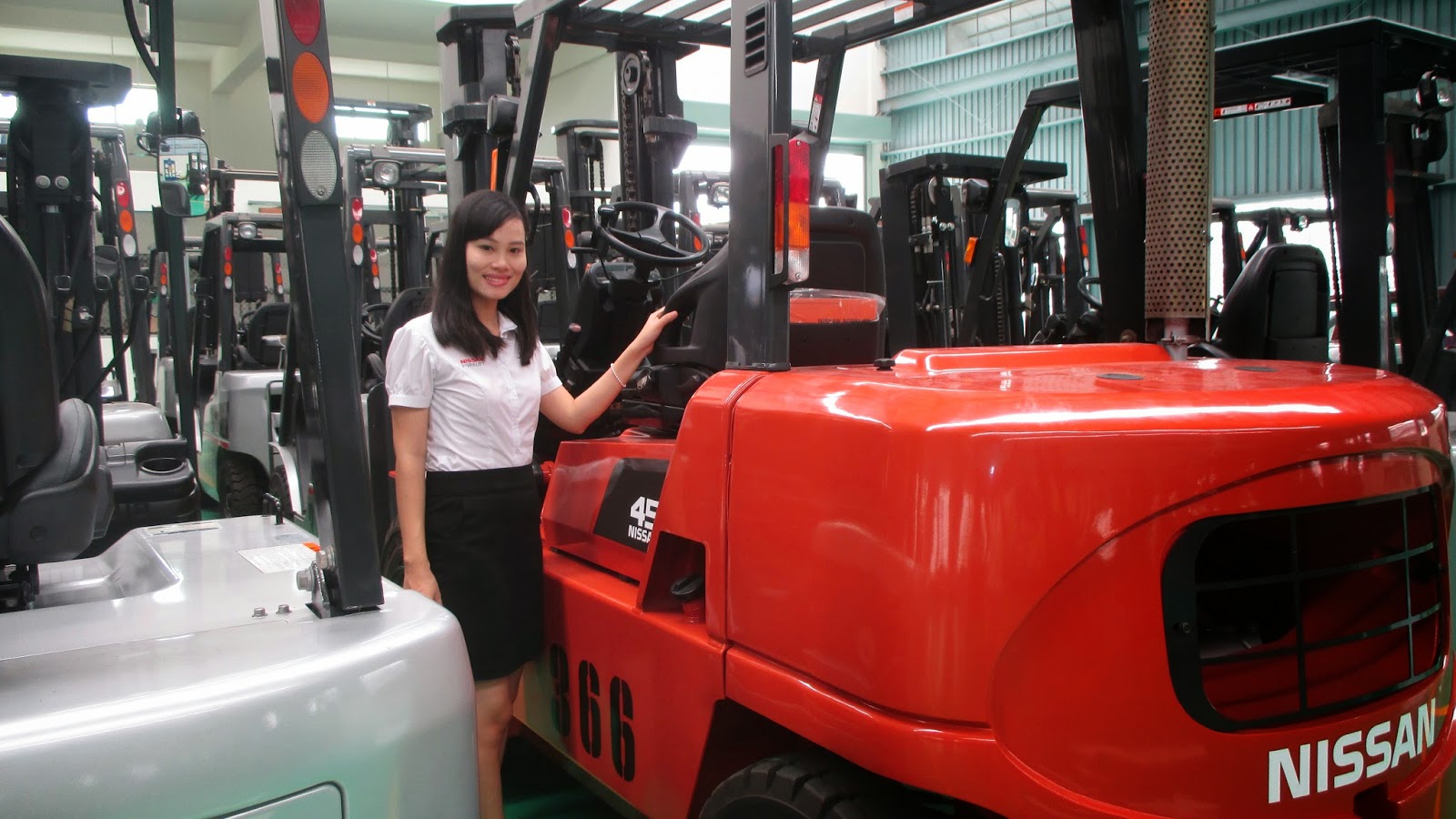 xe nâng dầu diesel 4 tấn xe nang dau diesel 4 tan