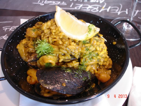 paella cu fructe de mare paella cu fructe de mare