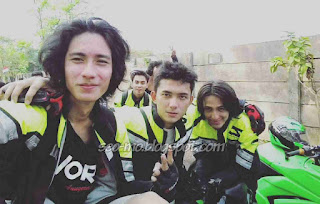 Foto Pemeran Rio dengan Anggota Geng Serigala Foto Pemeran Rio dengan Anggota Geng Serigala