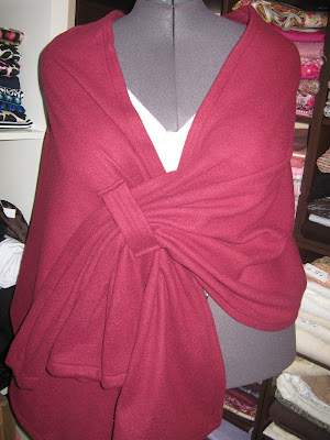 Simplicity 1098 Fleece Wrap www.sewplus.blogspot.com