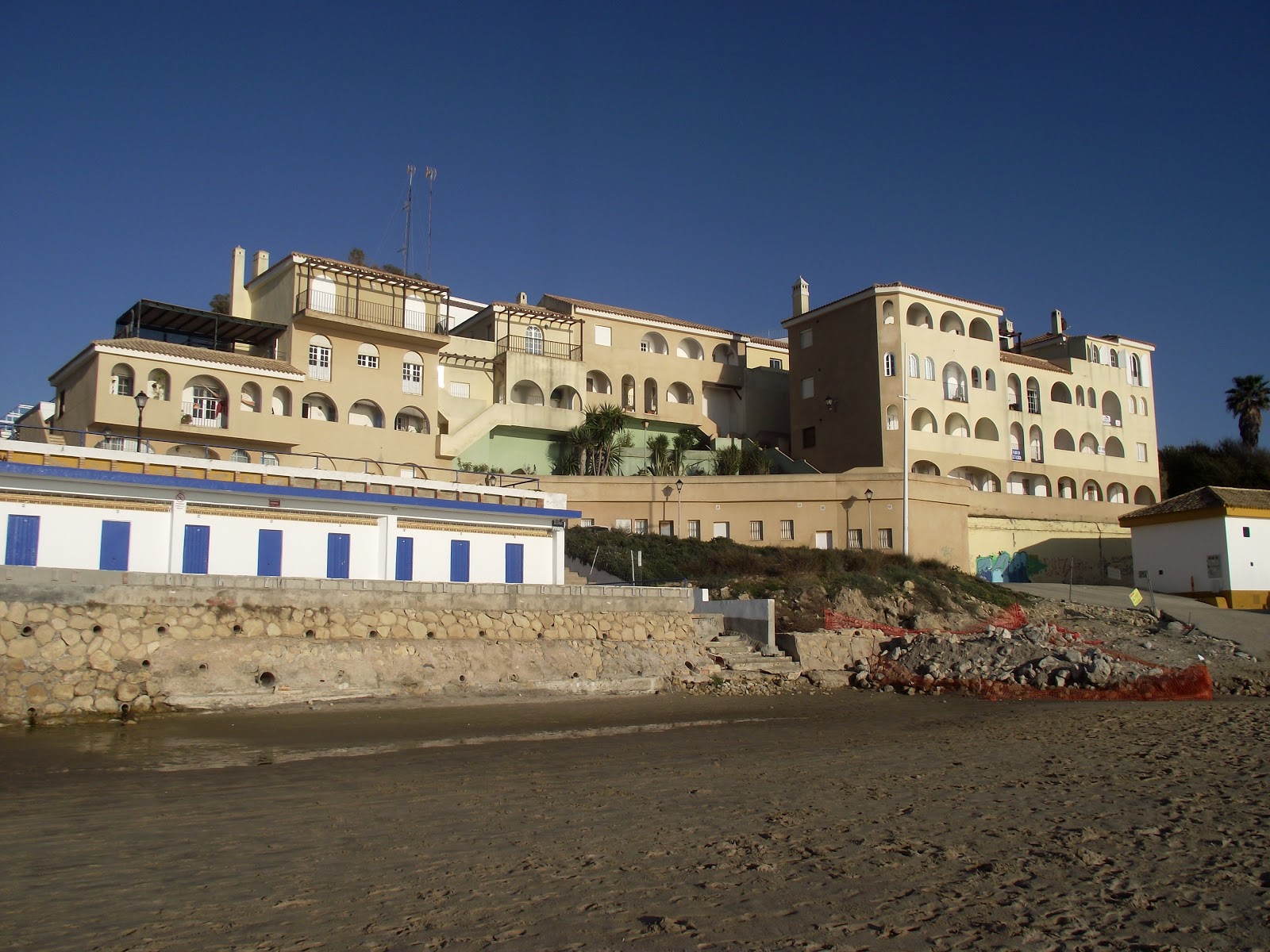 VIVIENDA PIE DE OLA JUNTO BASE ROTA. HOME SALE NEXT TO BEACH AND THE