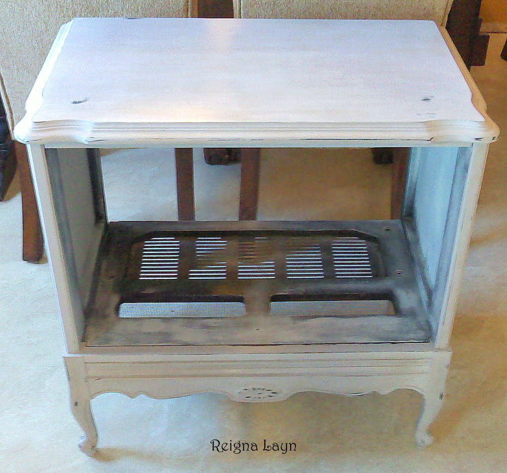 Reigna Layn SOS! Why is my Annie Sloan Chalk Paint Chipping???