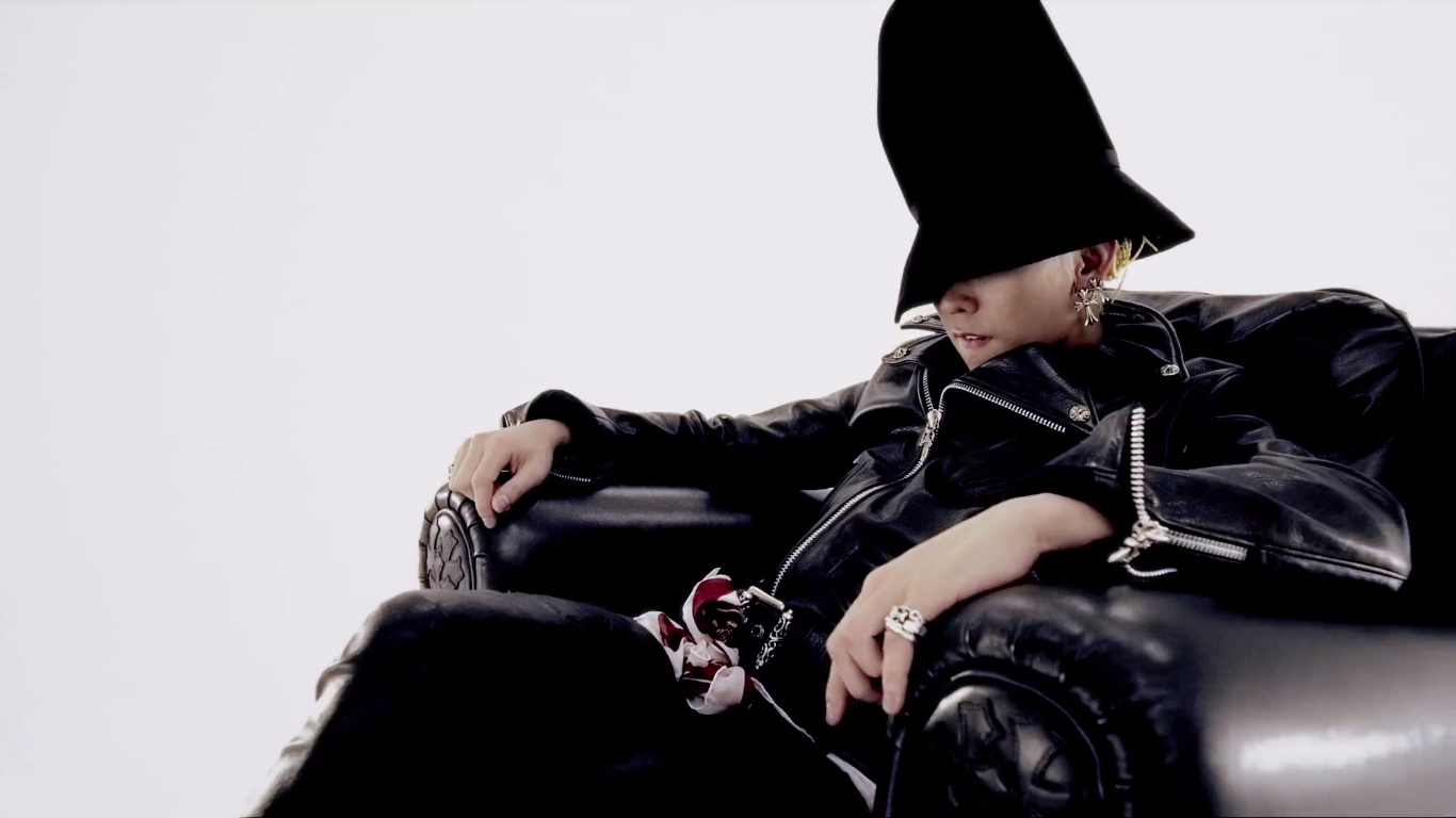 Info G-Dragon unveiled "One Of A Kind M/V" .