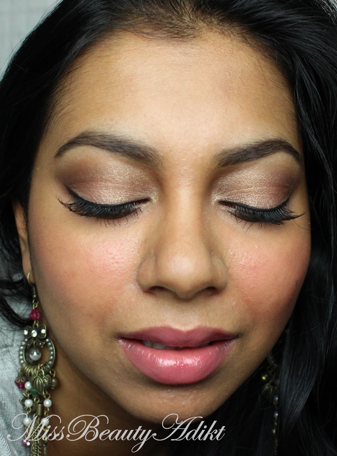http://4.bp.blogspot.com/-falKK3fLoUE/UQO6OyOj-mI/AAAAAAAAED4/Pmq2T9Bo6dM/s1600/Victoria_Secret_Makeup_MAC_Face_%26_Body_Foundation.jpg