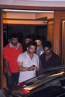  Salman Khan & Sunil Shetty visits Sanjay Dutt's residence