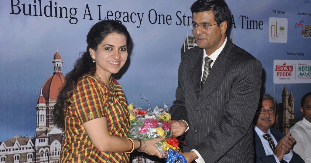 Nevik Media Square Off Mumbai Swimmathon 2013 At 54, padma shri taranath narayan shenoy, gives complex to the younger generation. nevik media square off mumbai swimmathon 2013