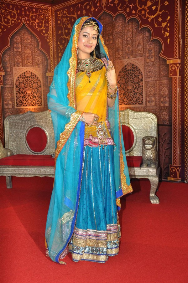 Paridhi Sharma Cute Stills From Tv Show Jodha Akbar - Aali Lahar Kela Kahar