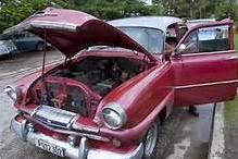 Los almendrones son los viejos autos, casi todos de fabricación norteamericana, de la década de los años 50 en su gran mayoría que circulan en Cuba prestando un gran servicio a su población.