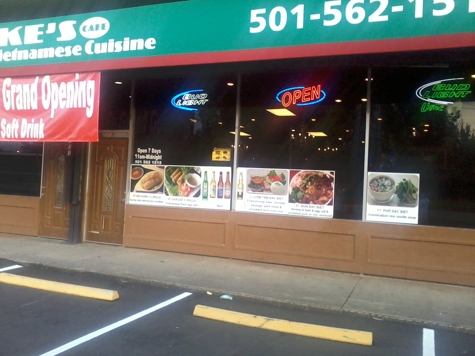 The Small Wonders of the World Mike's Cafe',Vietnamese and Chinese