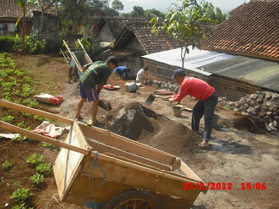 Gotong Royong Perbaikan Sarana YABNI