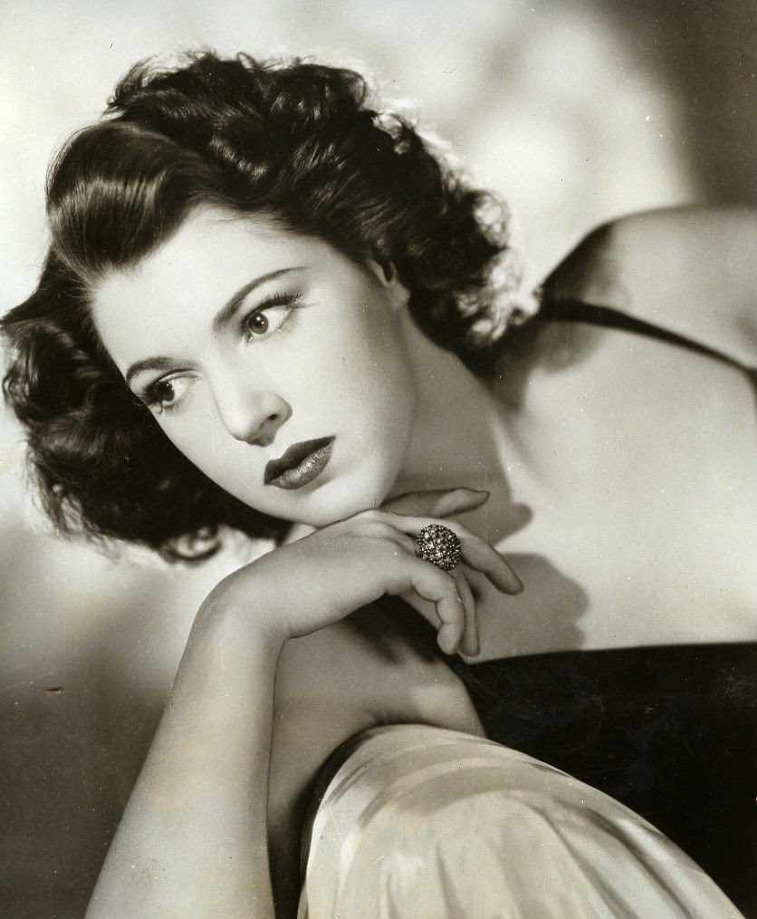 sweepea's lounge: "Va Va Voom" Star of the Day Drew Barrymore Theatre
