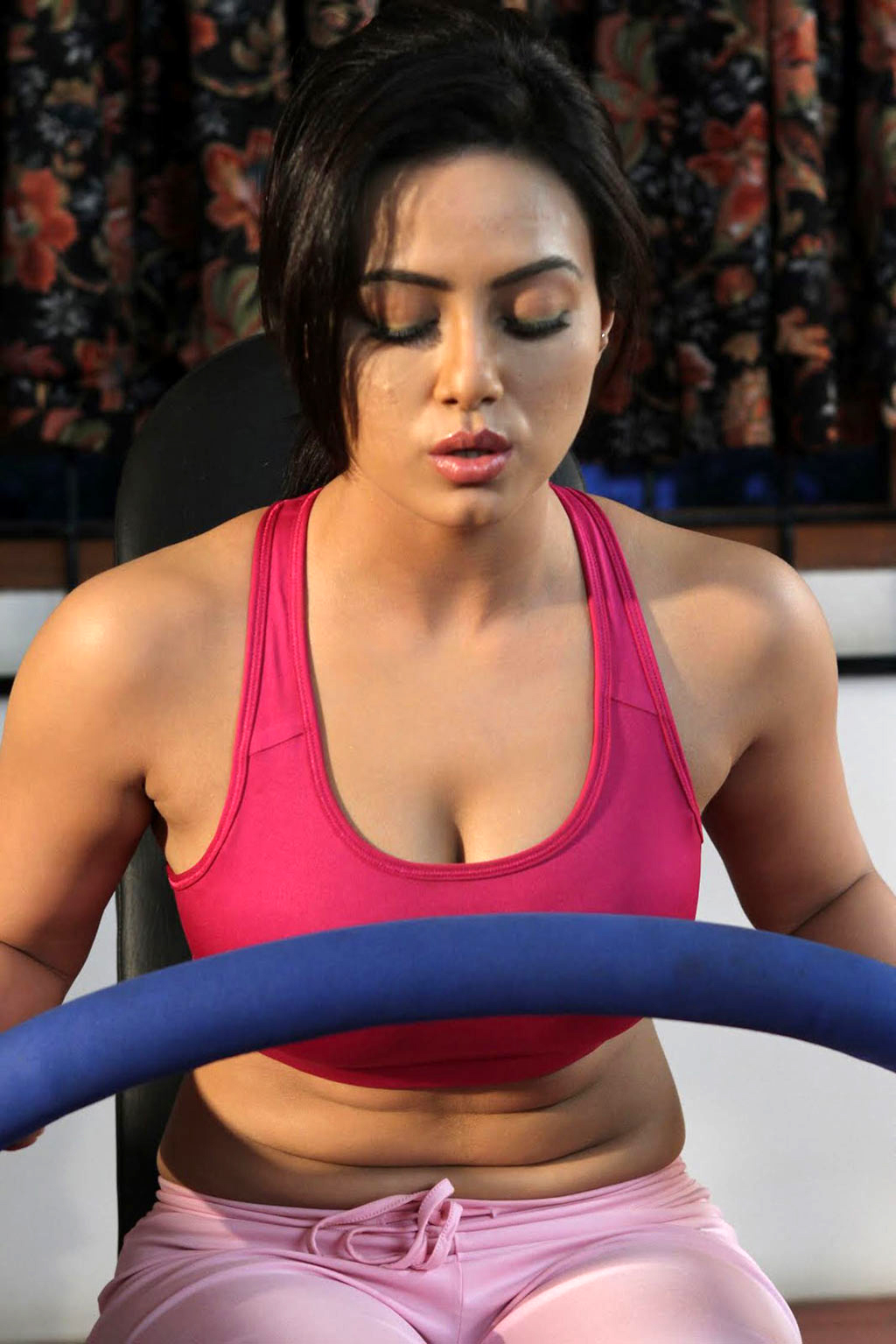 Actress Sana Khan Fitness Work | Sana Khan Wallpaper | Share Pics Hub