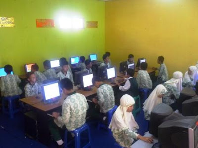 Lab Komputer 27 PC (Akses Internet)