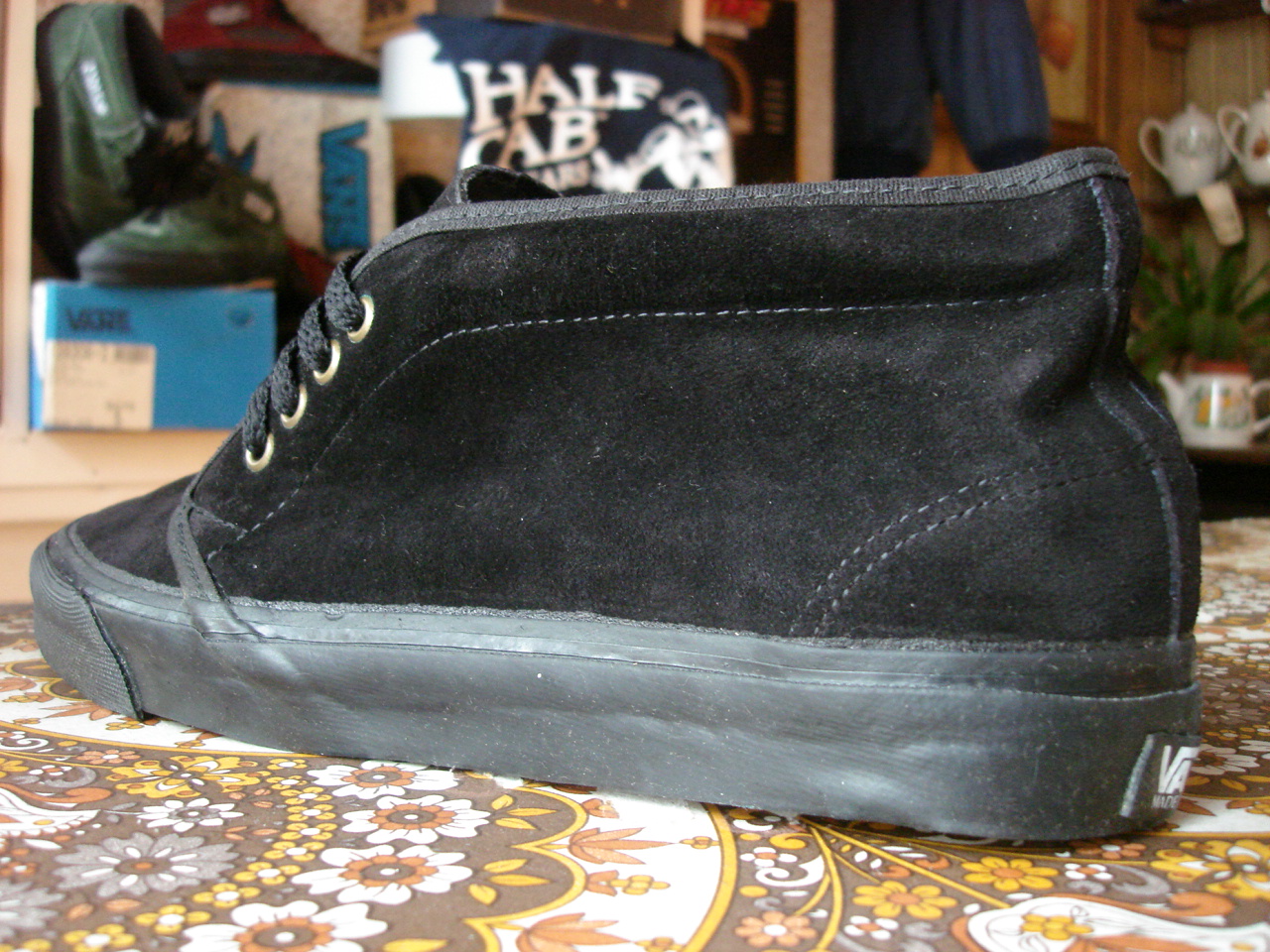 vans chukka boot black suede