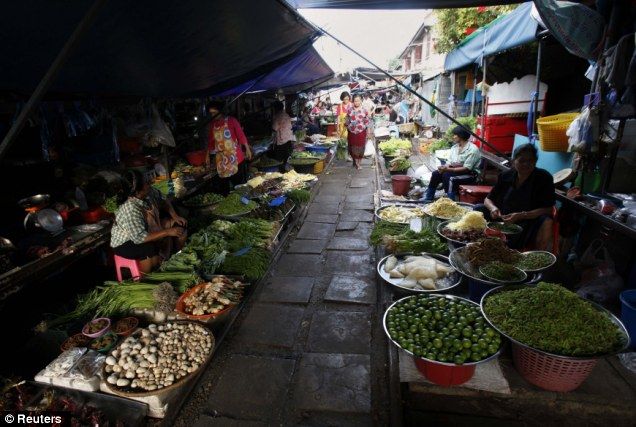 Wih, Belanja Di Pasar Ini Taruhannya Nyawa! [ www.BlogApaAja.com ]