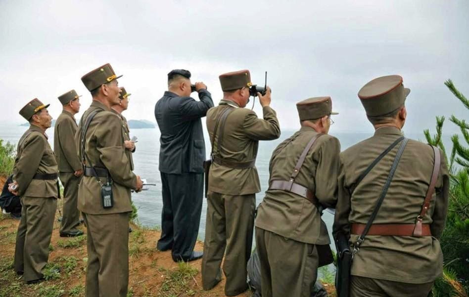 النشاطات العسكريه للزعيم الكوري الشمالي كيم جونغ اون .......متجدد  North+Korea+Kim+Jong-un+guides+armed+forces+joint+landing+exercises+2