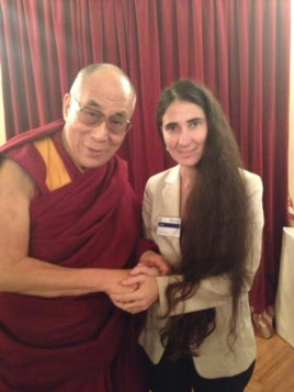 Yoani Sánchez con el Dalai Lama, que no necesita presentación