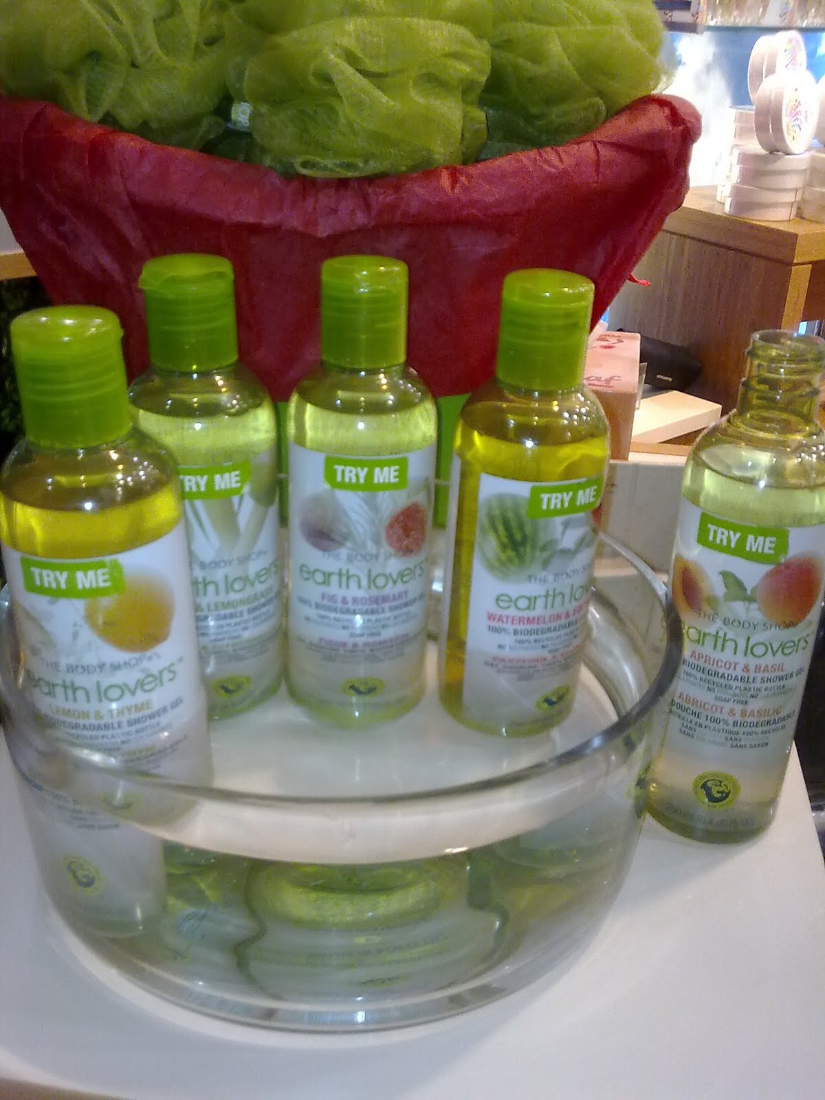 Kuweight 64 ECO FRIENDLY EARTH LOVERS SHOWER GEL FROM BODY SHOP