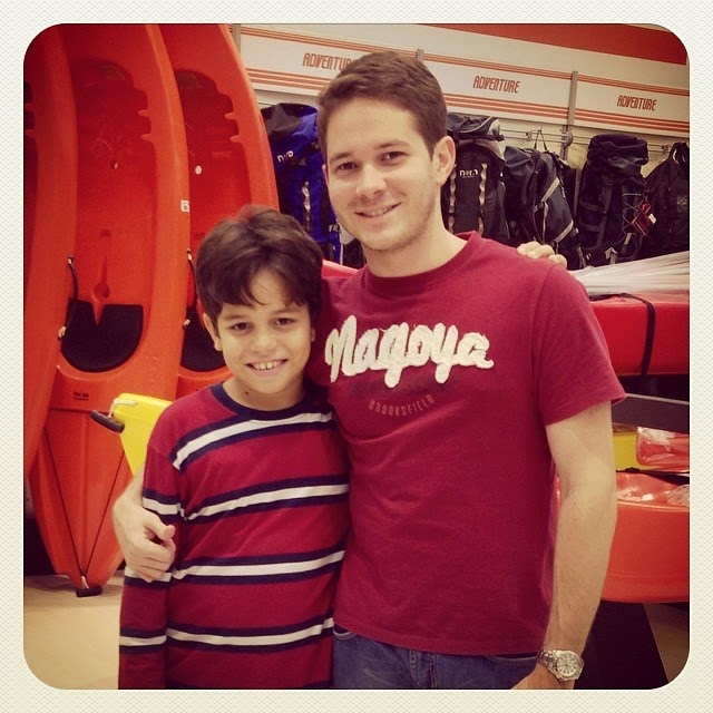 Parabéns pro pré-adolescente mais legal e inteligente... Feliz aniversário, Heitor! (Irmão mais novo crescendo e você ficando velho... Aiaiaiai ) Por Victor Maia Benjamin, via Facebook. Parabéns pro pré-adolescente mais legal e inteligente... Feliz aniversário, Heitor! (Irmão mais novo crescendo e você ficando velho... Aiaiaiai ) Por Victor Maia Benjamin, via Facebook.