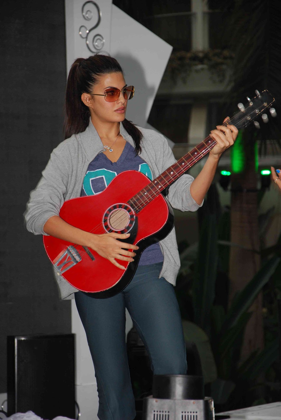 Neha+dhupia+kiss+hq