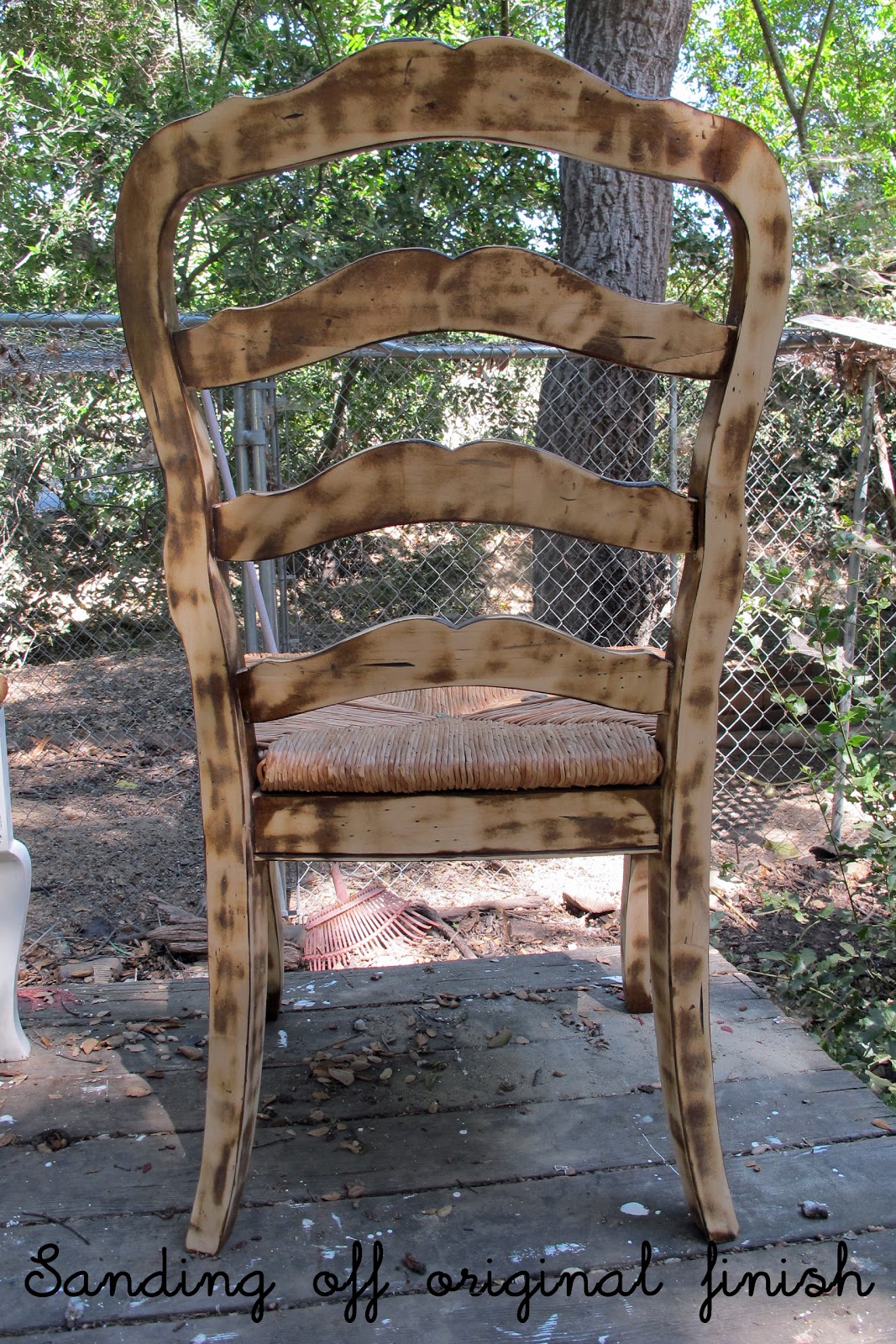 http://4.bp.blogspot.com/-fl_wDKK8_v0/TqDgpD7ZFjI/AAAAAAAACJ8/O_ESmwUoH_M/s1600/chairsanded+copy.jpg