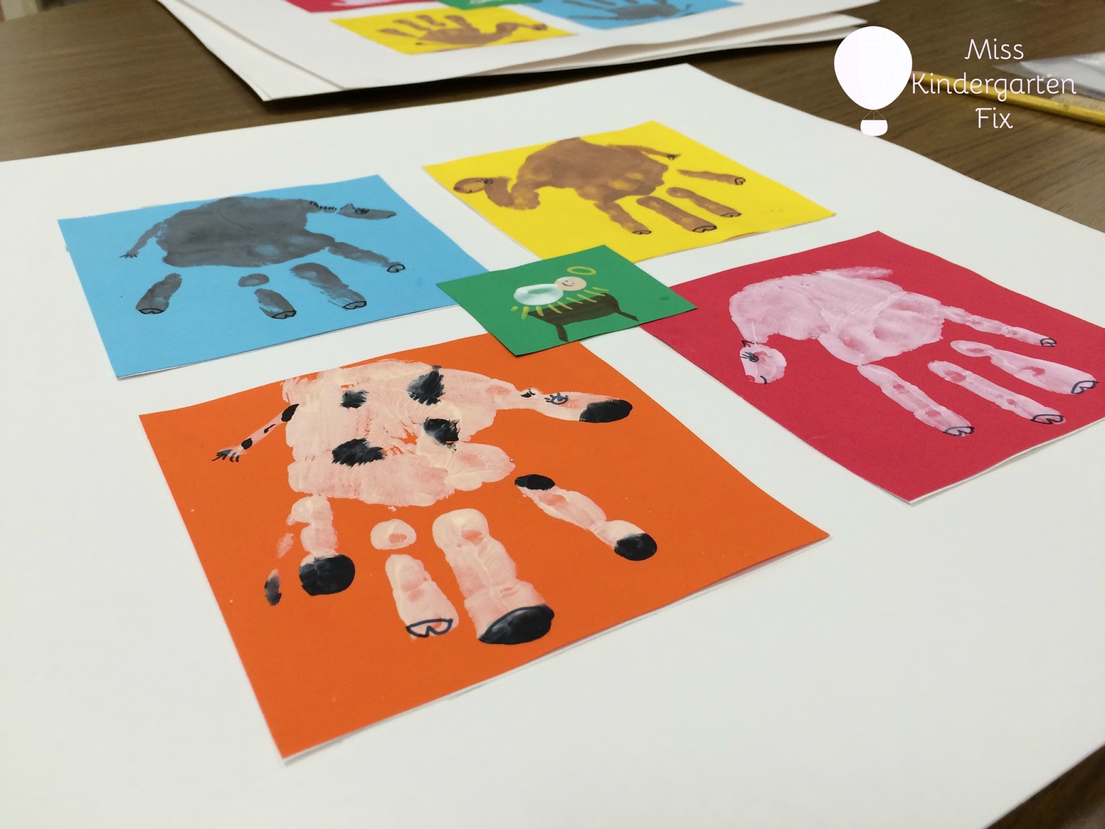 Miss Kindergarten Fix: Nativity Scene Handprint Parent Gift