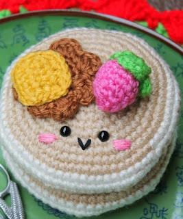 http://amigurumifood.blogspot.com.es/2014/01/pancakes-amigurumi-free-pattern.html