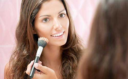 Cómo aplicar base de maquillaje