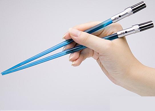 Manger avec les baguettes | JAPAN