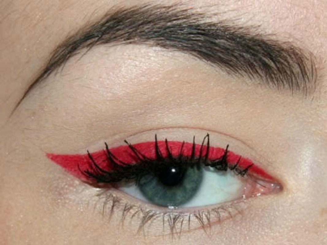 BEAUTY Red Eye Makeup