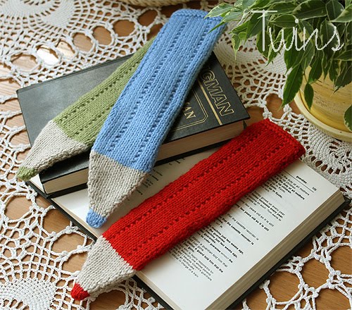 Twins Knitting Pattern MiniShop: Crayon Bookmark - free knitting pattern