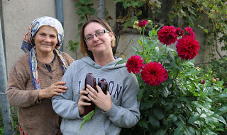 Two lovely ladies and some lovely blooms Two lovely ladies and some lovely blooms