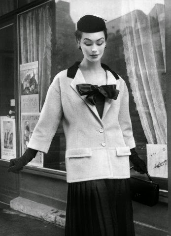Balenciaga. The glamorous 1950s by Art Consulting - Issuu