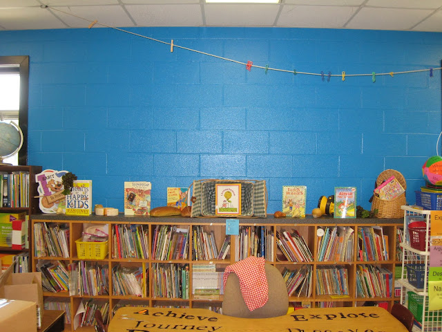 Display Bookcase for Beginning of the Year: Leader in Me Camp Lead a Lot