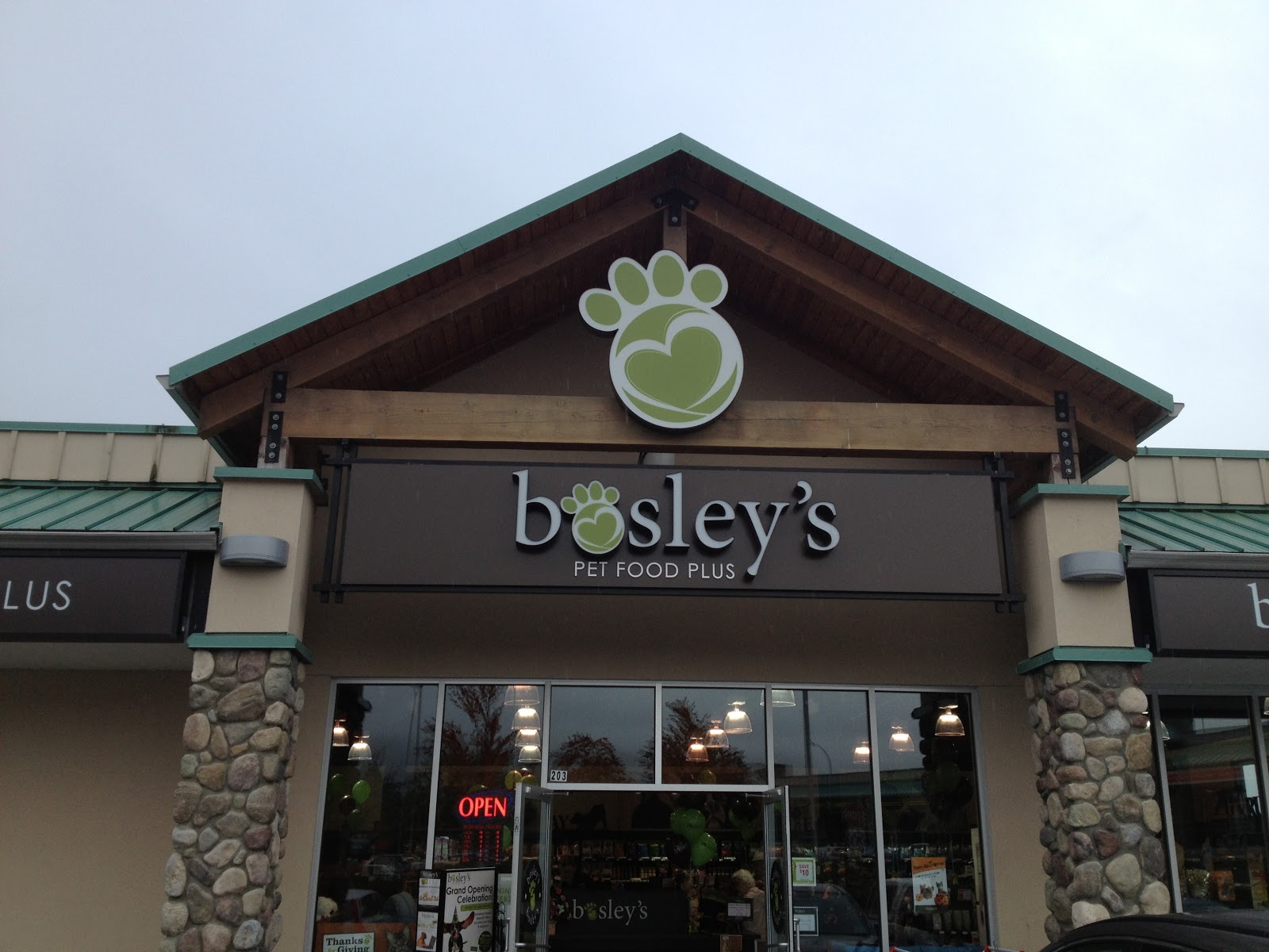 Port Alberni, B.C. Hammer's Bulldog Blog Live at Bosley's Pet Food Plus!