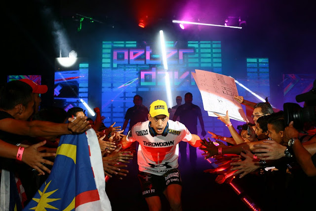 Hometown hero Peter Davis' entrance into the cage. one fc 25 age of champions kl peter davis entrance walk in