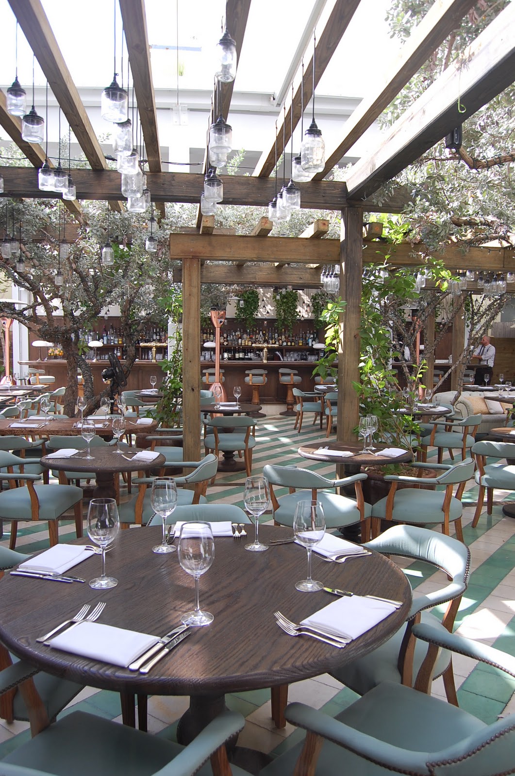 Chic In Miami Cecconis Ellegant Home Design Restaurant Interior Design Outdoor Restaurant Design Outdoor Restaurant Patio