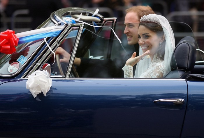 Prince william and kate drive away with Aston Martin Prince william and kate drive away with Aston Martin