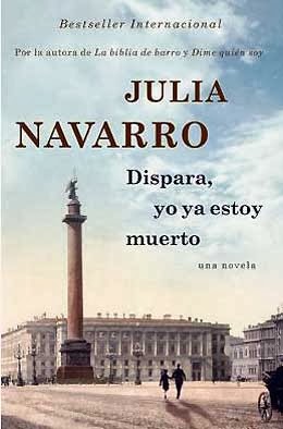 na intensa y emocionada crónica de una saga familiar q ue ahonda en el vértigo de la condición humana al tiempo que propone una conmovedora reivindicación de que por encima de las patrias están las personas. Julia Navarro propone una ambiciosa novela de personajes, donde sus vidas se entrelazan con momentos clave de la historia. Varsovia, San Petersburgo, Jerusalén, París... son algunos de los escenarios de esta novela que, desde su enigmático título hasta su sorprendente final, esconde más de un misterio, mucha aventura y emociones a flor de piel.Hay momentos en la vida en los que la única manera de salvarse uno mismo es muriendo o matando. Marian Miller, cooperante de una ONG, debe realizar un informe sobre los asentamientos ilegales de los judíos en territorio palestino. Para ello pretende recoger las versiones de ambos lados, una decisión que la llevará a citarse en Jerusalén con Ezequiel Zucker, un anciano que tiene, como tantas personas, muchas cosas que contar e, incluso, algún secreto que ocultar... Así, como si se tratara de un enorme puzzle en el que encajar muchas y complejas piezas, el viejo Ezequiel le irá relatando la historia de su familia, mientras ella le ofrecerá la versión árabe.