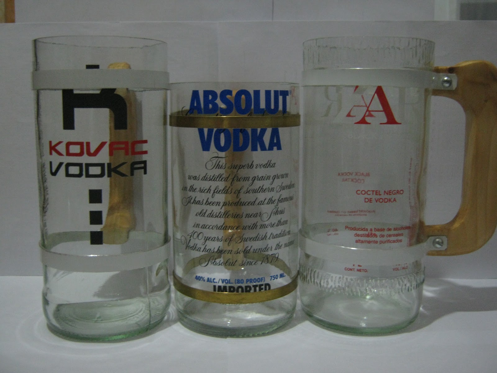 Resultado de imagen para vasos hechos con botellas de vidrio