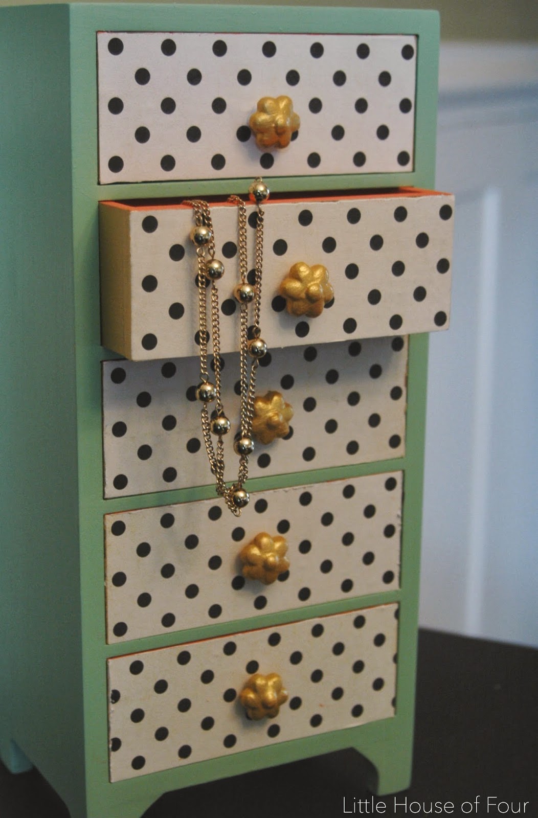 Yard Sale Jewelry Box Makeover... Little House of Four Creating a