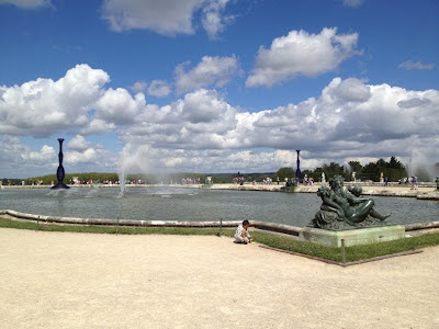 Los Jardines de Versailles son el modelo por excelencia del jardín regular "de estilo francés". Acondicionados por André Le Notre desde el año 1661, luego modificados y completados por Jules Hardouin-Mansart. Los Jardines de Versailles son el modelo por excelencia del jardín regular "de estilo francés". Acondicionados por André Le Notre desde el año 1661, luego modificados y completados por Jules Hardouin-Mansart.