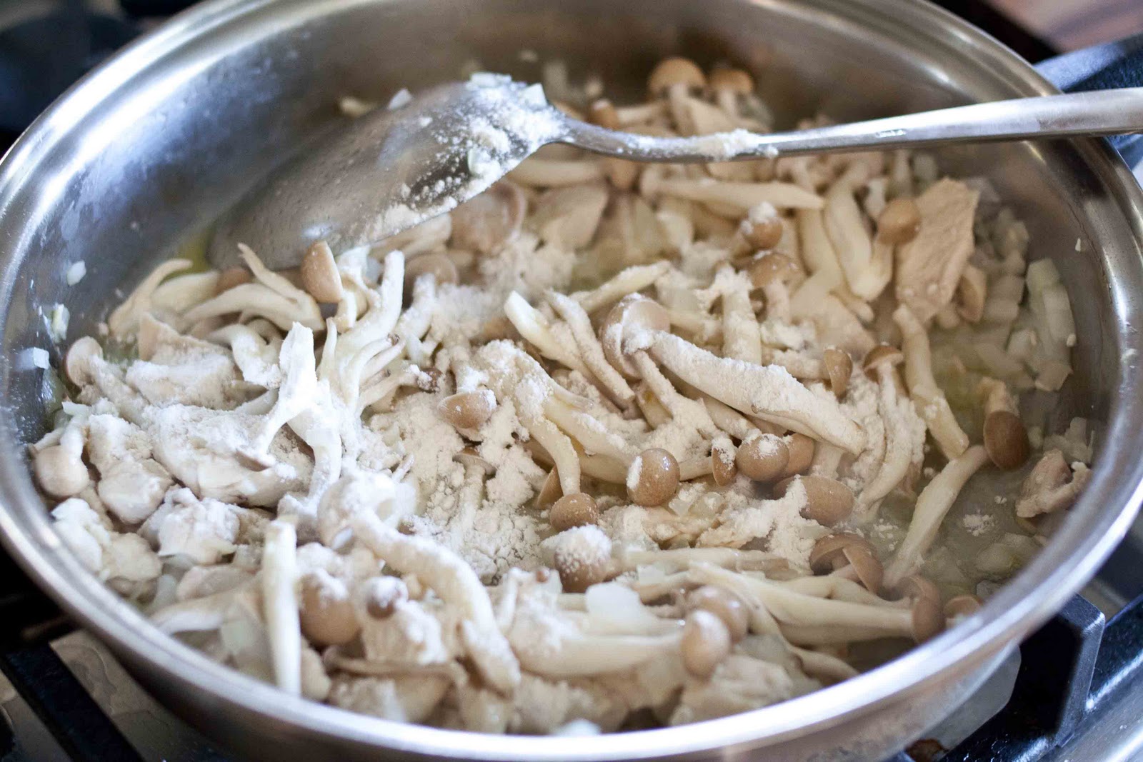 FOODjimoto Pasta with Chicken and Shimeji Mushrooms